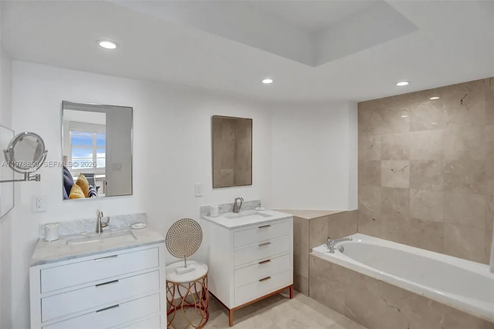 6917 Collins Ave #915 Miami Beach, FL 33141
