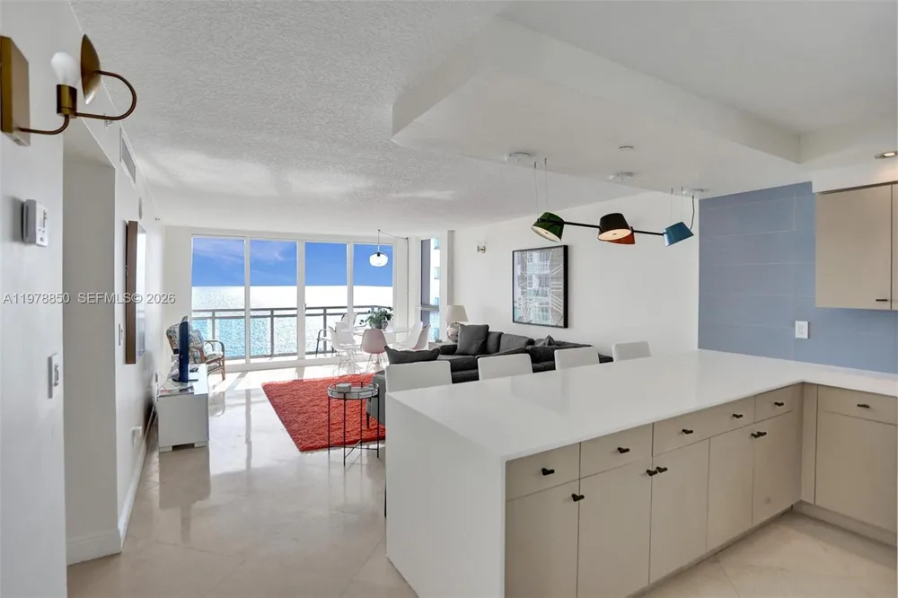 6917 Collins Ave #915 Miami Beach, FL 33141