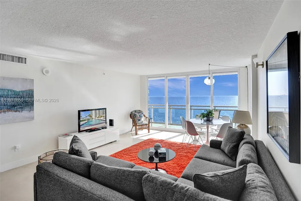 6917 Collins Ave #915 Miami Beach, FL 33141