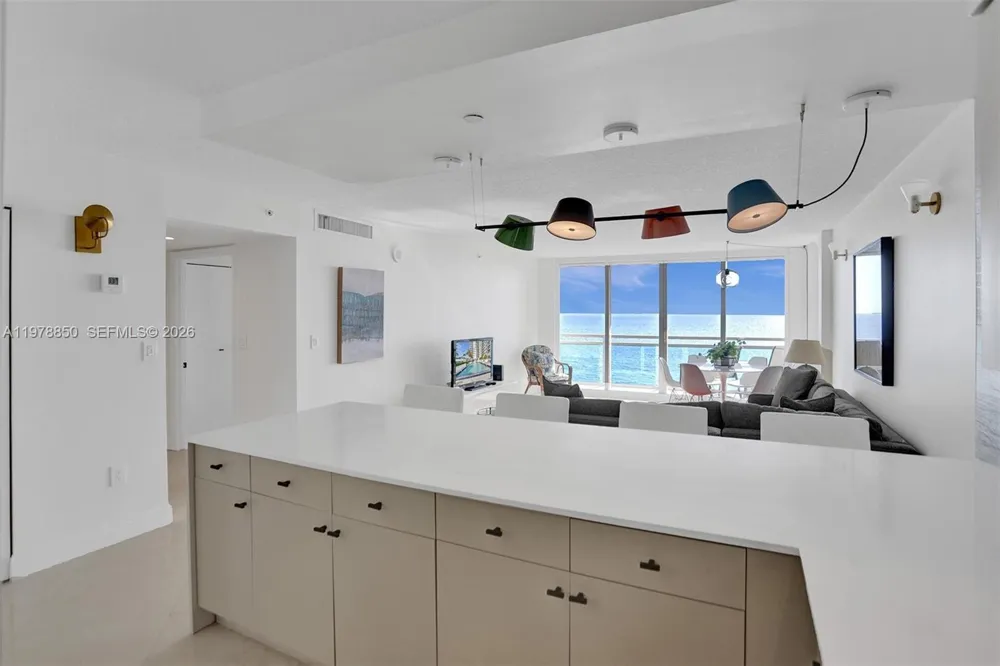 6917 Collins Ave #915 Miami Beach, FL 33141