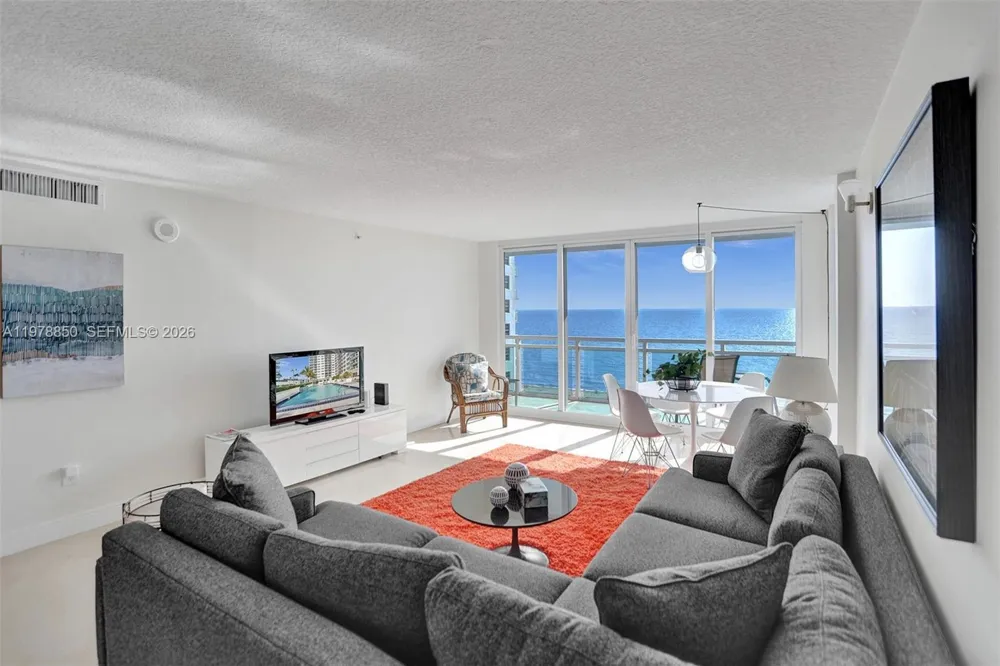 6917 Collins Ave #915 Miami Beach, FL 33141
