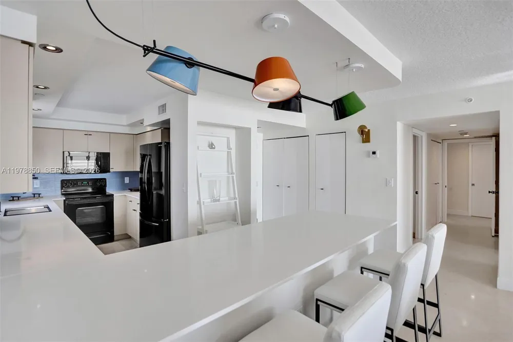 6917 Collins Ave #915 Miami Beach, FL 33141