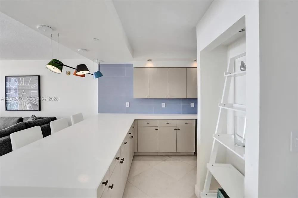 6917 Collins Ave #915 Miami Beach, FL 33141