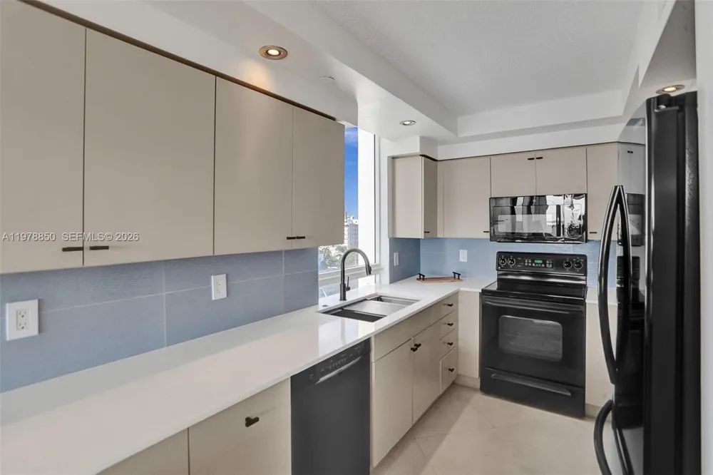 6917 Collins Ave #915 Miami Beach, FL 33141