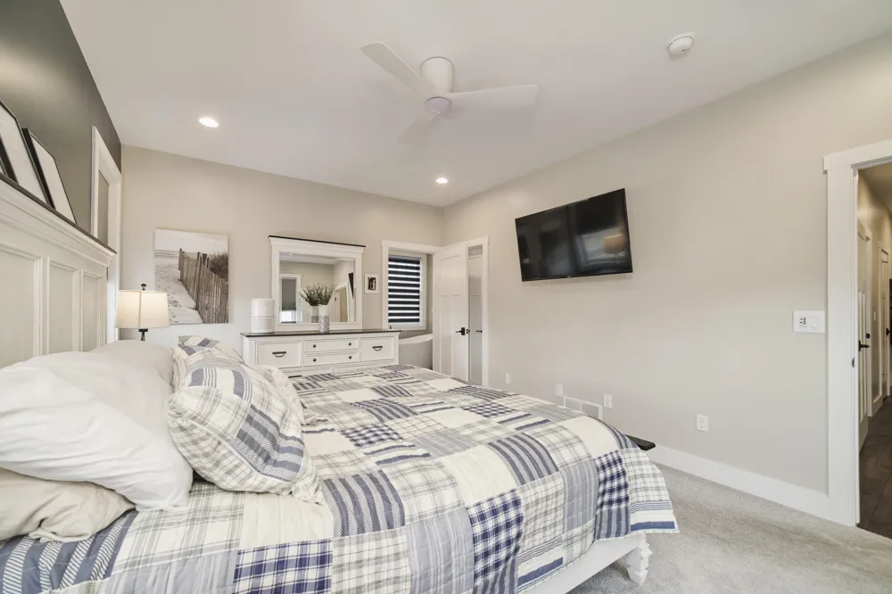 10201 Opal Ridge Drive Onekama, MI 49675