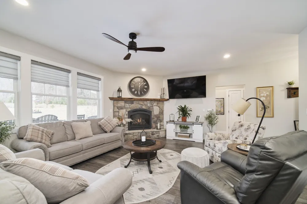 10201 Opal Ridge Drive Onekama, MI 49675