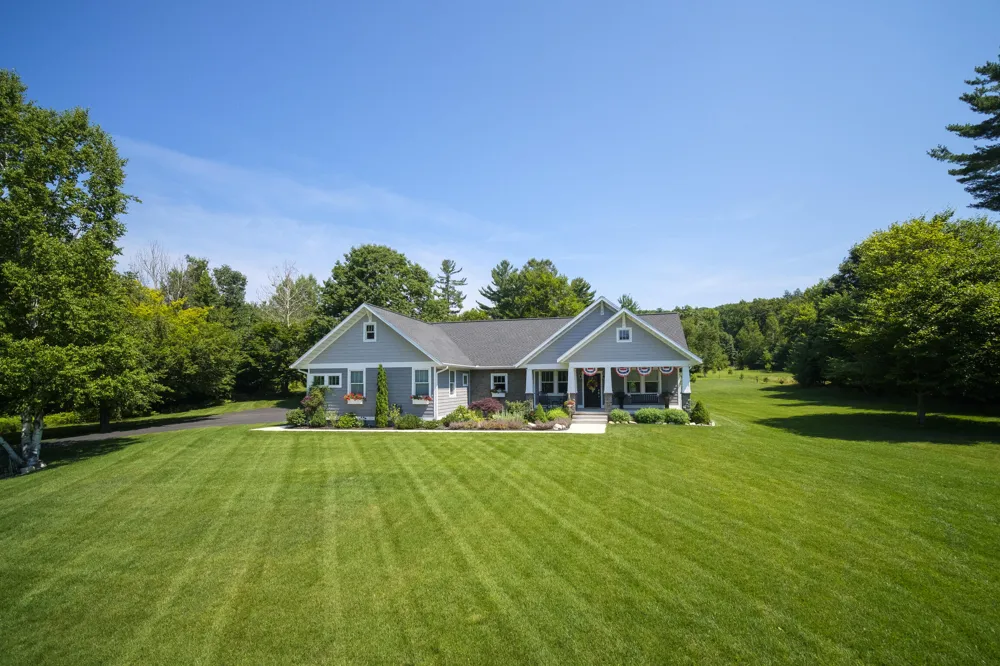 10201 Opal Ridge Drive Onekama, MI 49675