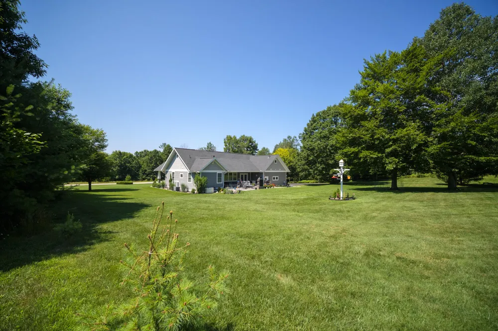 10201 Opal Ridge Drive Onekama, MI 49675