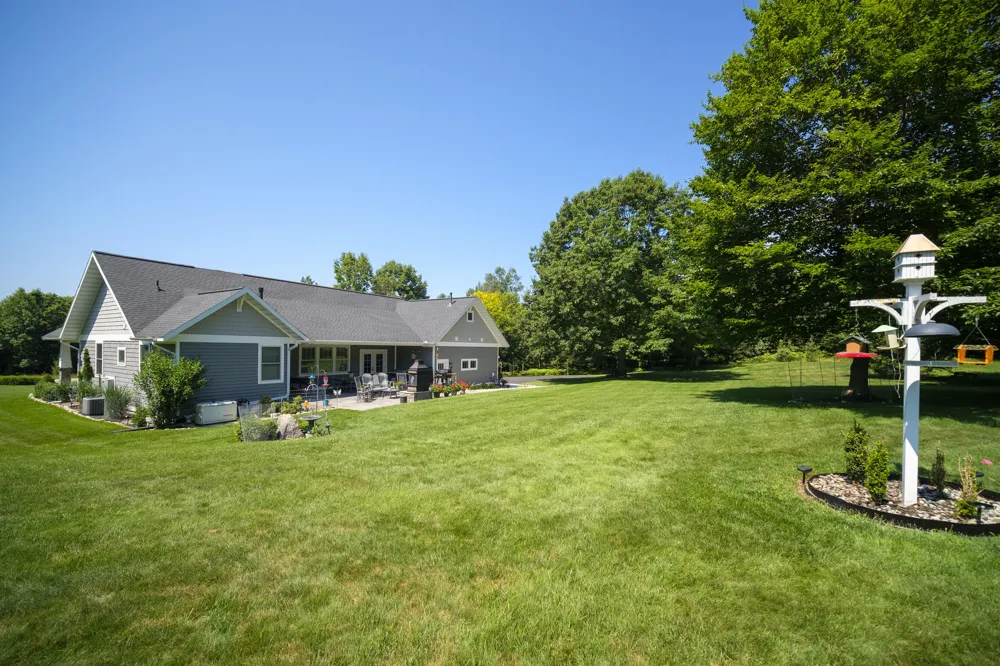 10201 Opal Ridge Drive Onekama, MI 49675