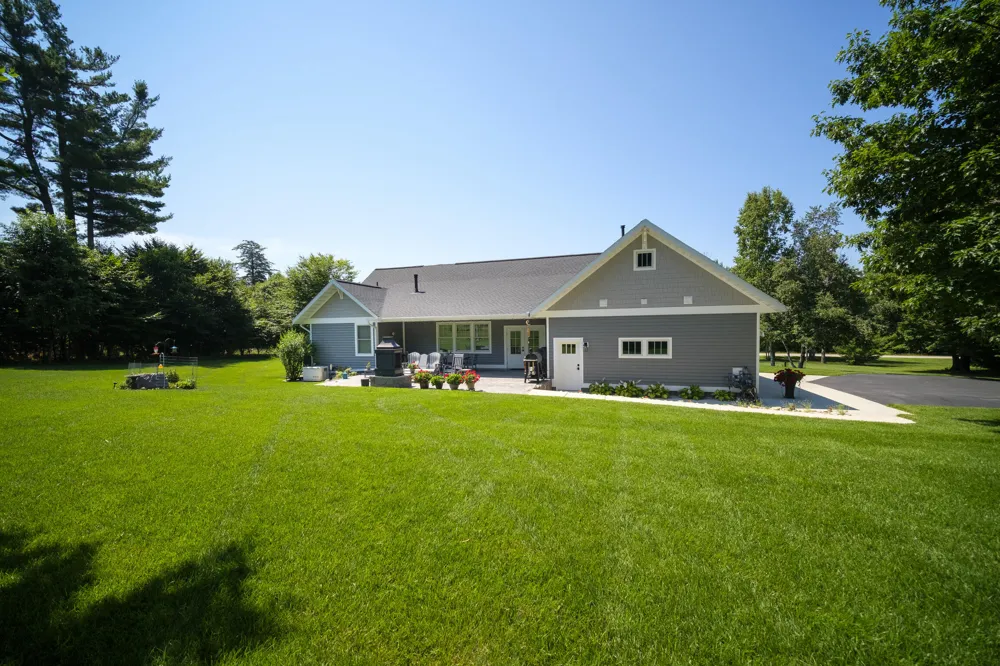 10201 Opal Ridge Drive Onekama, MI 49675