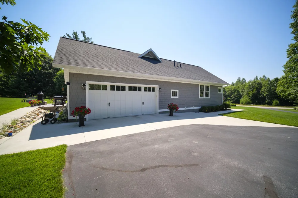 10201 Opal Ridge Drive Onekama, MI 49675