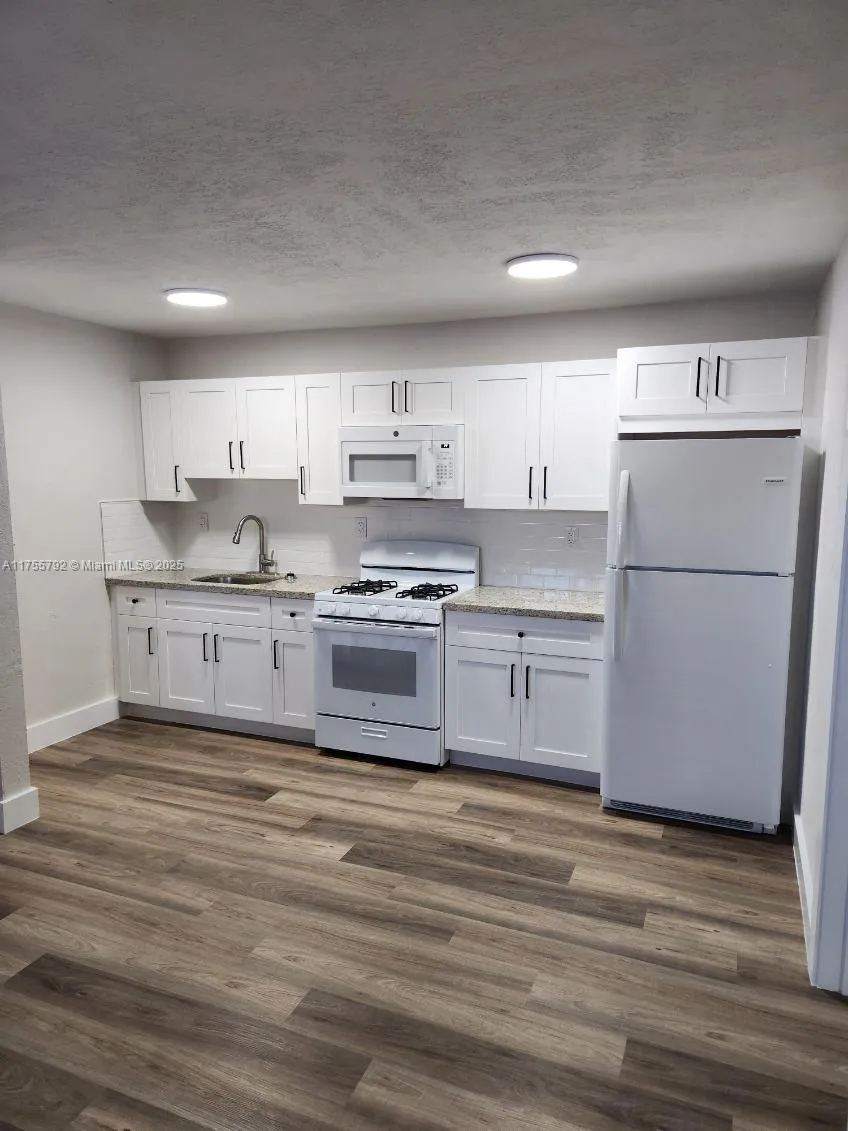 25 W 6th St #25 Hialeah, FL 33010