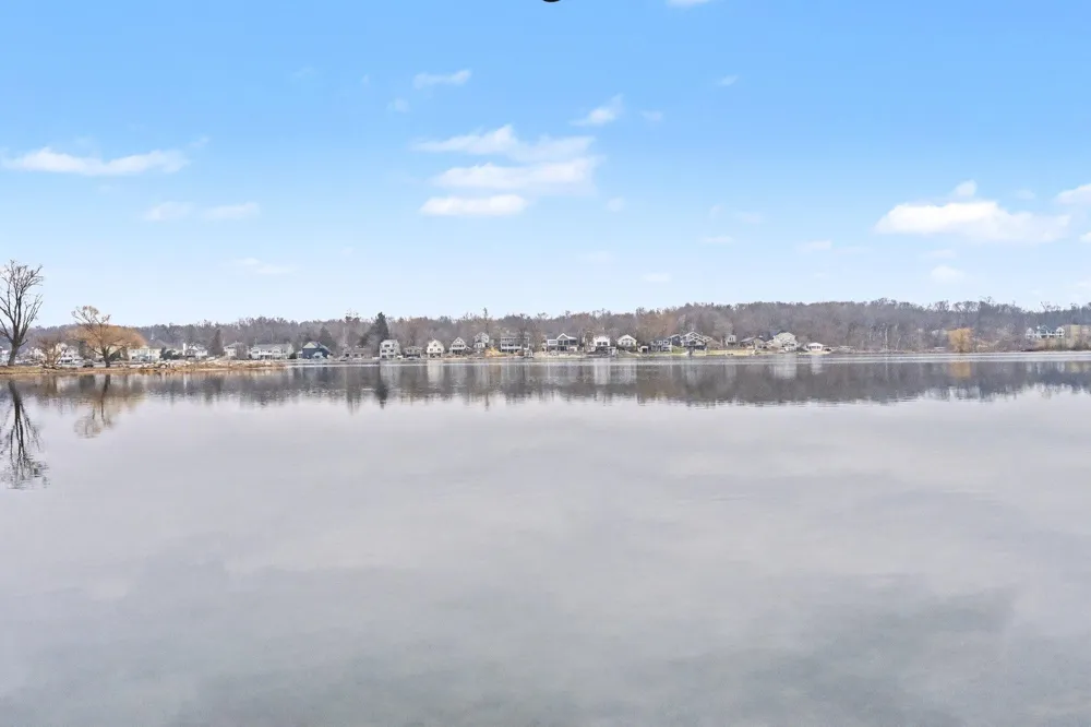1605 S Crooked Lake Drive Kalamazoo, MI 49009