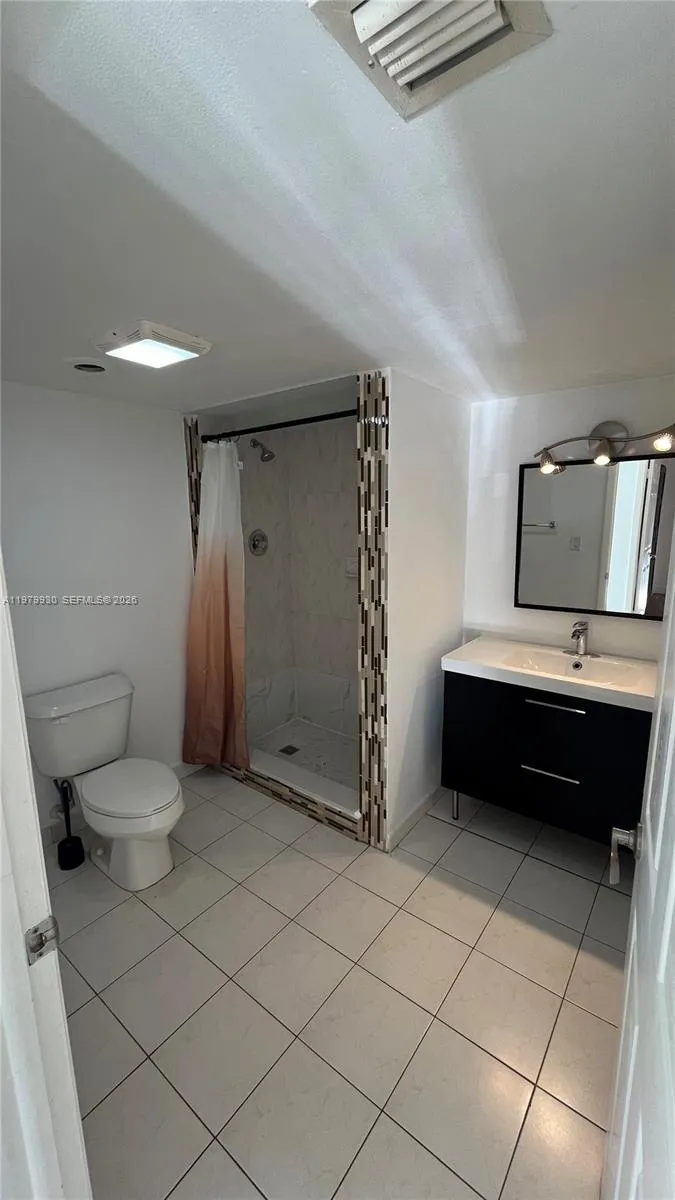 17500 Bay Rd #S403 Sunny Isles Beach, FL 33160