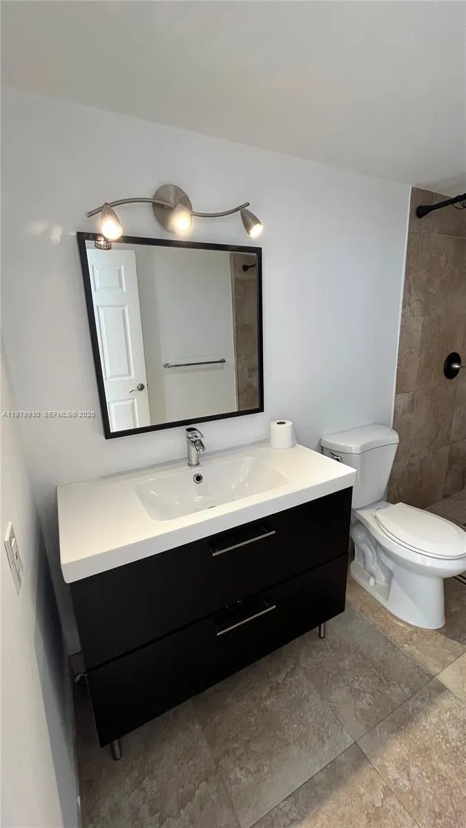 17500 Bay Rd #S403 Sunny Isles Beach, FL 33160
