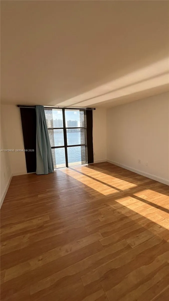 17500 Bay Rd #S403 Sunny Isles Beach, FL 33160
