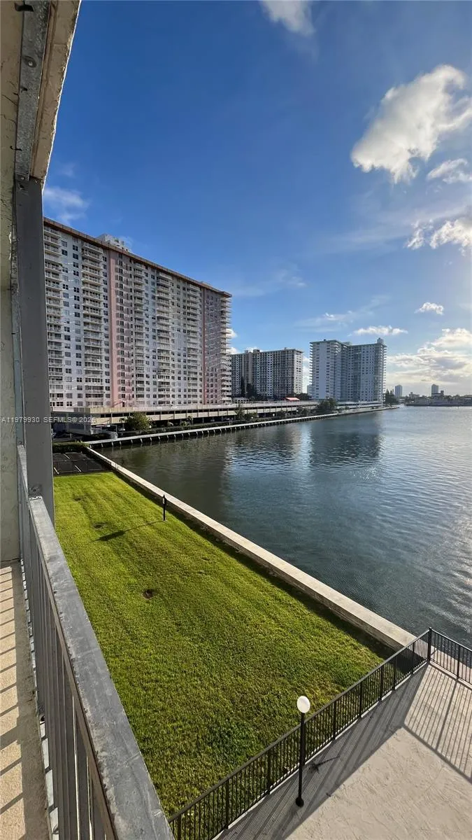 17500 Bay Rd #S403 Sunny Isles Beach, FL 33160