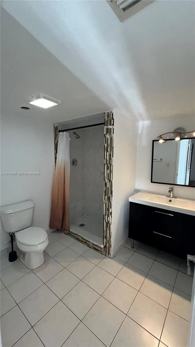 17500 Bay Rd #S403 Sunny Isles Beach, FL 33160