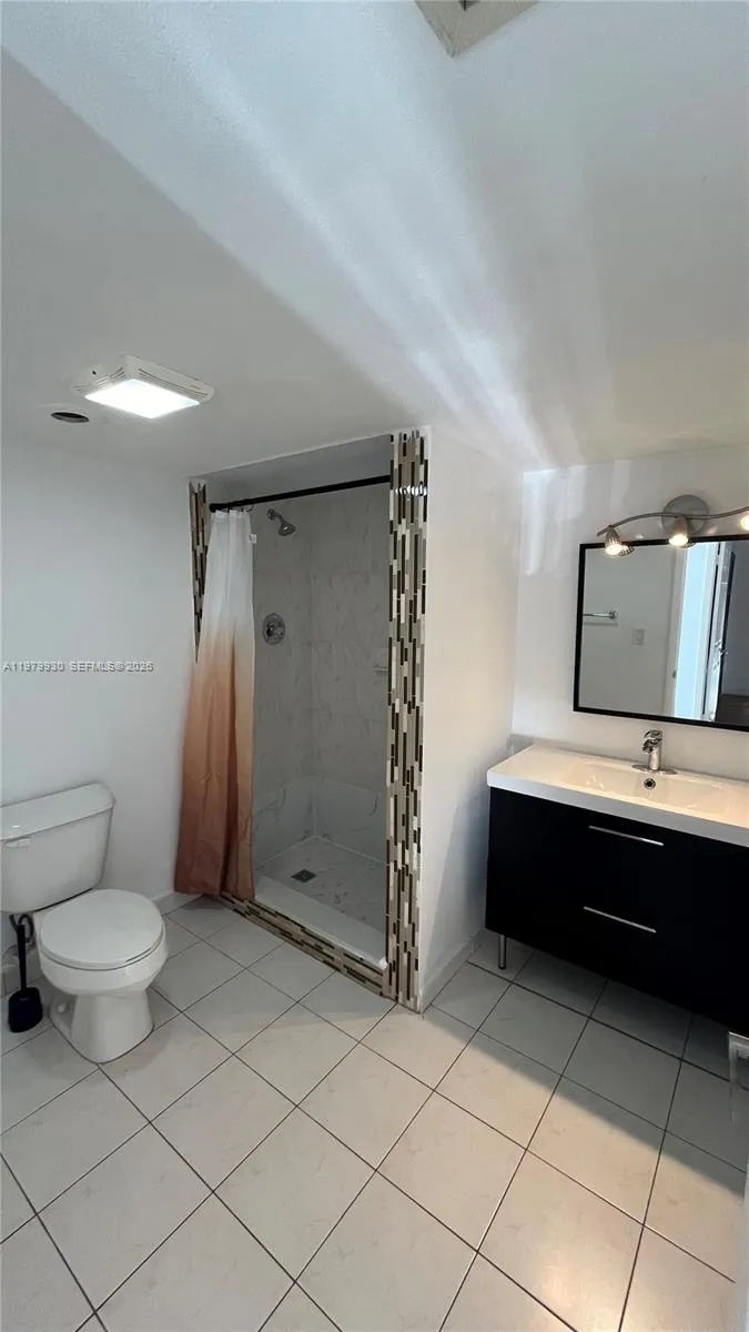 17500 Bay Rd #S403 Sunny Isles Beach, FL 33160