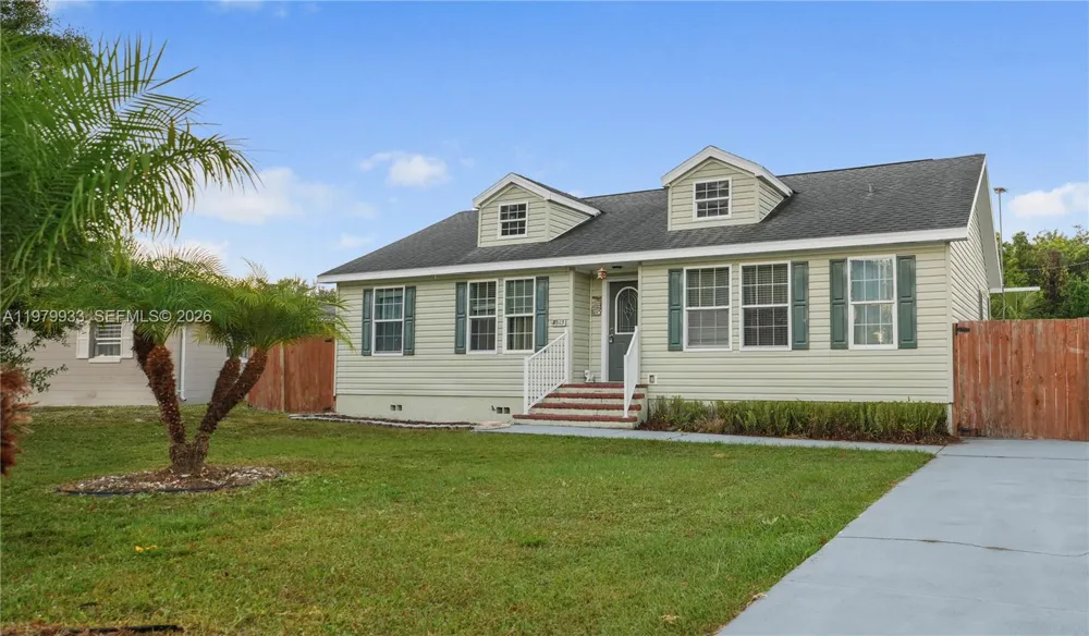 3713 Wild Violet Avenue Sebring, FL 33876