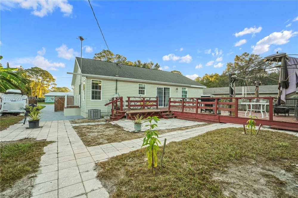 3713 Wild Violet Avenue Sebring, FL 33876