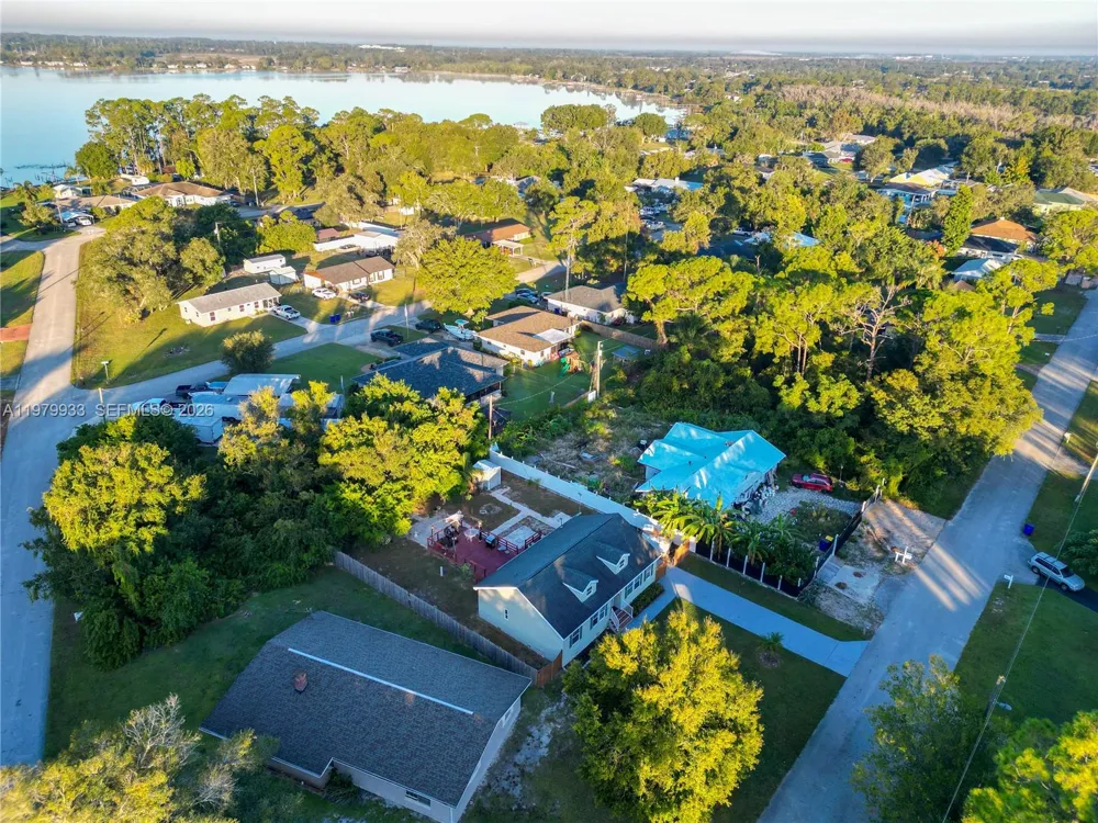 3713 Wild Violet Avenue Sebring, FL 33876