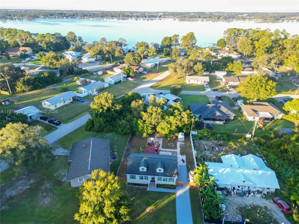 3713 Wild Violet Avenue Sebring, FL 33876