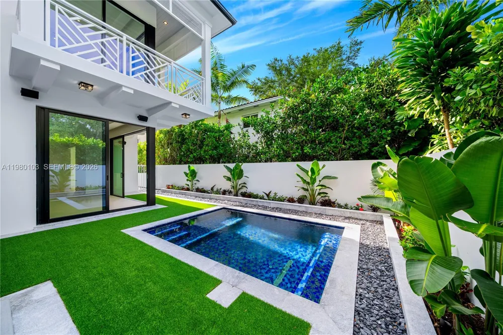 2710 S Le Jeune Rd Coral Gables, FL 33134