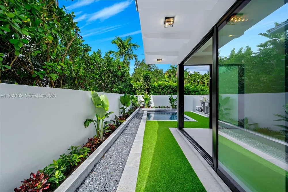 2710 S Le Jeune Rd Coral Gables, FL 33134