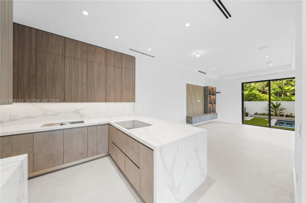 2710 S Le Jeune Rd Coral Gables, FL 33134