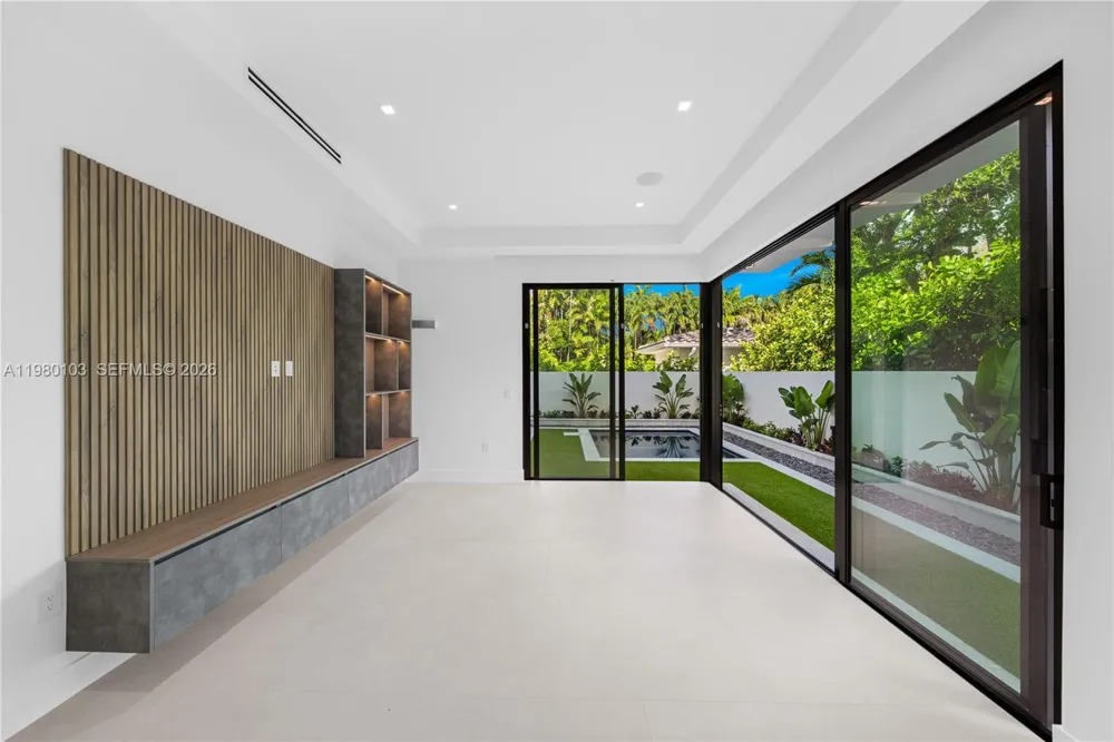 2710 S Le Jeune Rd Coral Gables, FL 33134