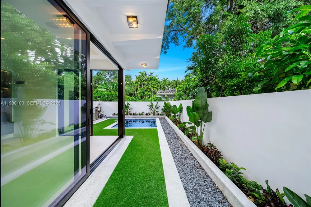 2710 S Le Jeune Rd Coral Gables, FL 33134