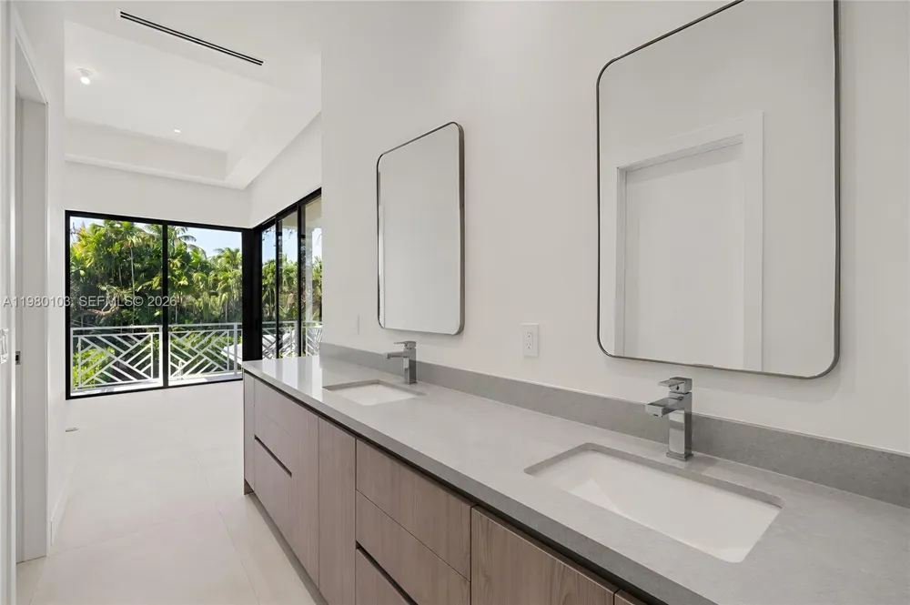 2710 S Le Jeune Rd Coral Gables, FL 33134
