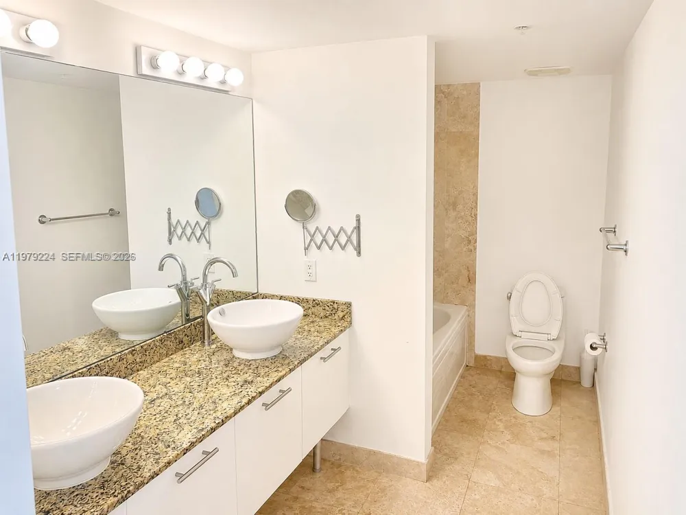41 SE 5th St #907 Miami, FL 33131