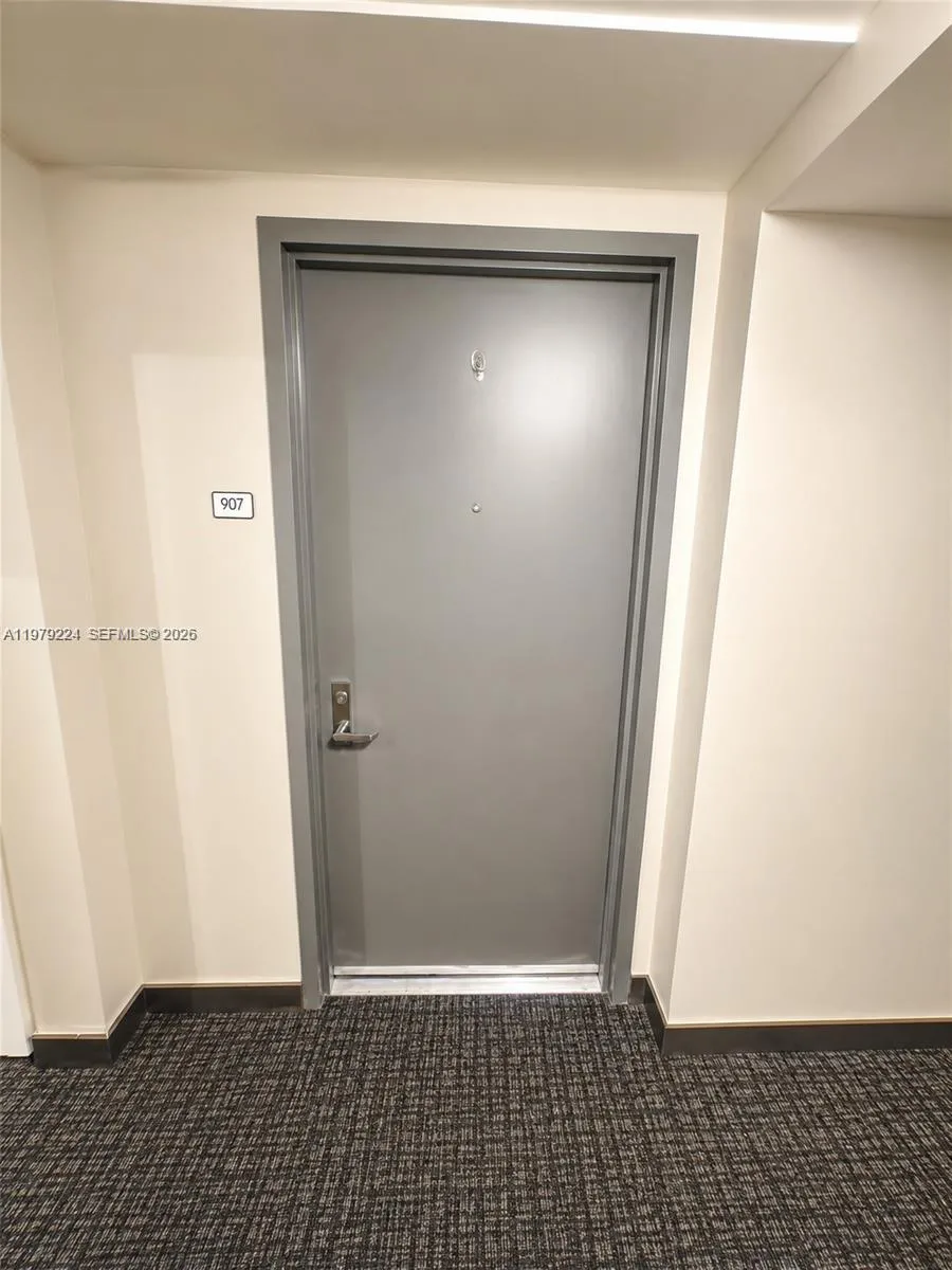 41 SE 5th St #907 Miami, FL 33131