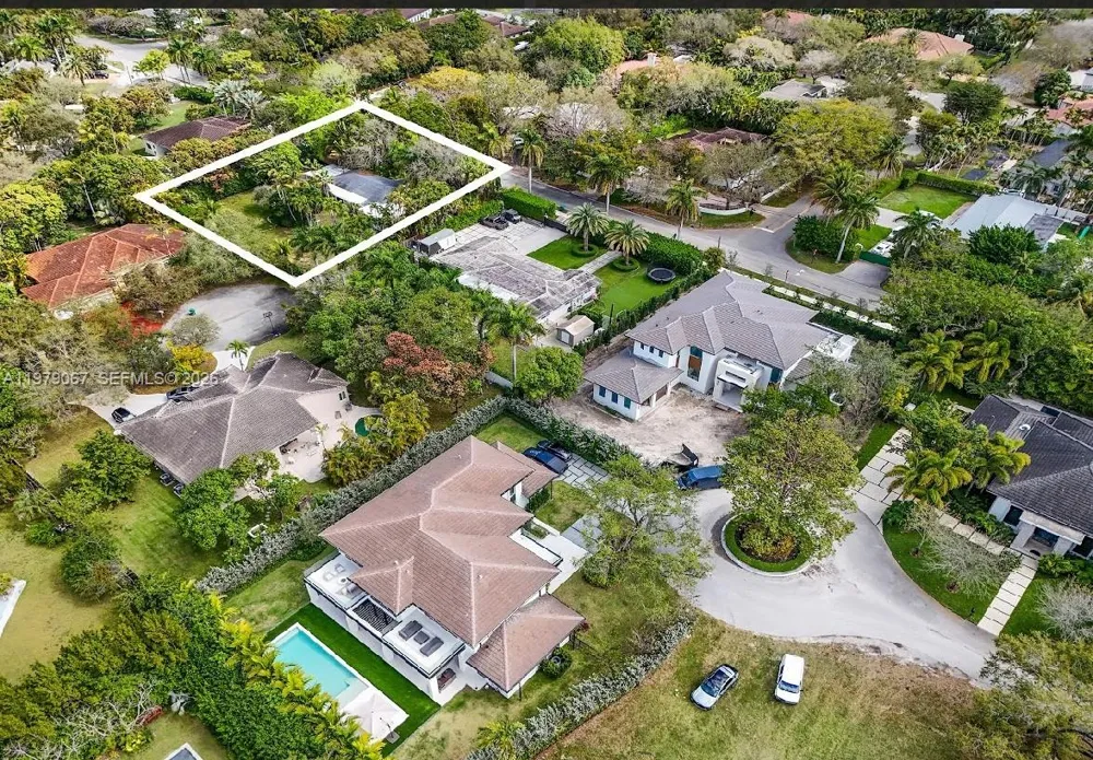 9330 SW 72nd Ave Pinecrest, FL 33156