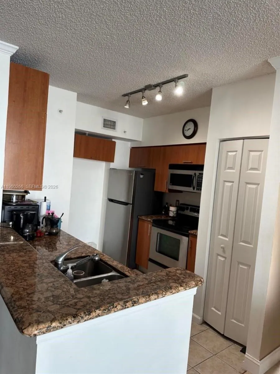 17100 Bay Rd #1904 Sunny Isles Beach, FL 33160