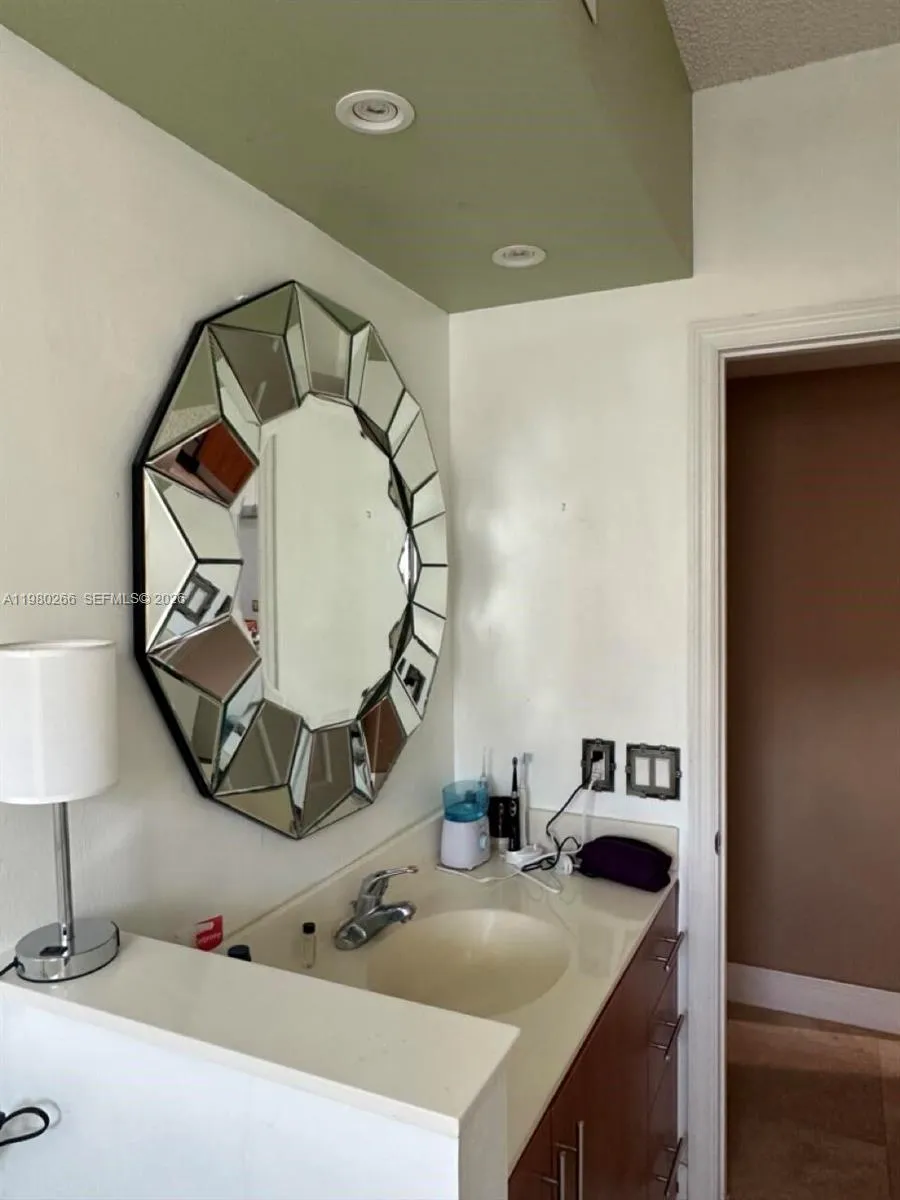 17100 Bay Rd #1904 Sunny Isles Beach, FL 33160