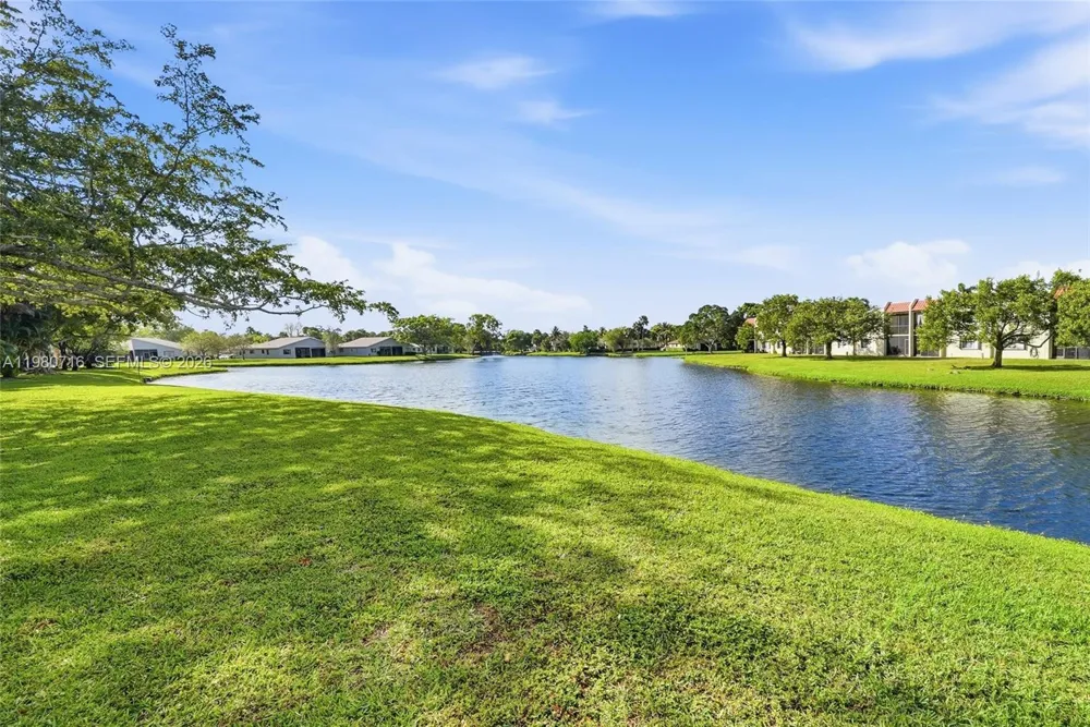 567 Racquet Club Rd #18 Weston, FL 33326