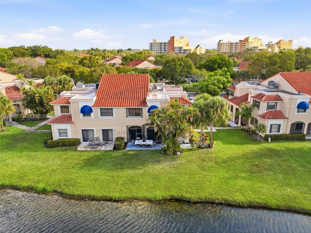 567 Racquet Club Rd #18 Weston, FL 33326