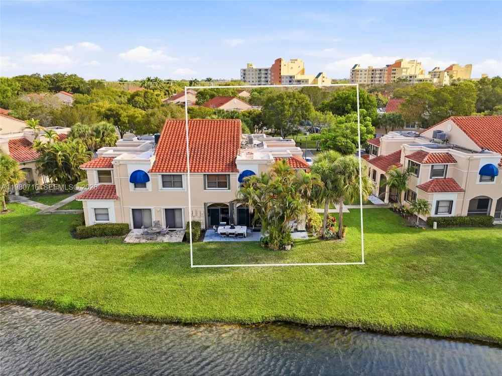 567 Racquet Club Rd #18 Weston, FL 33326