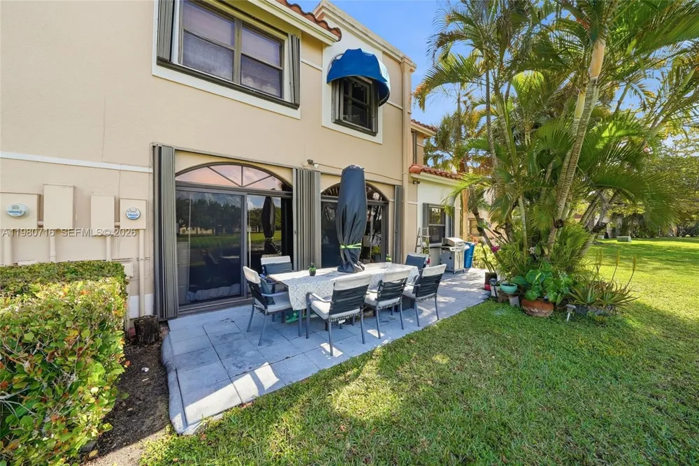 567 Racquet Club Rd #18 Weston, FL 33326