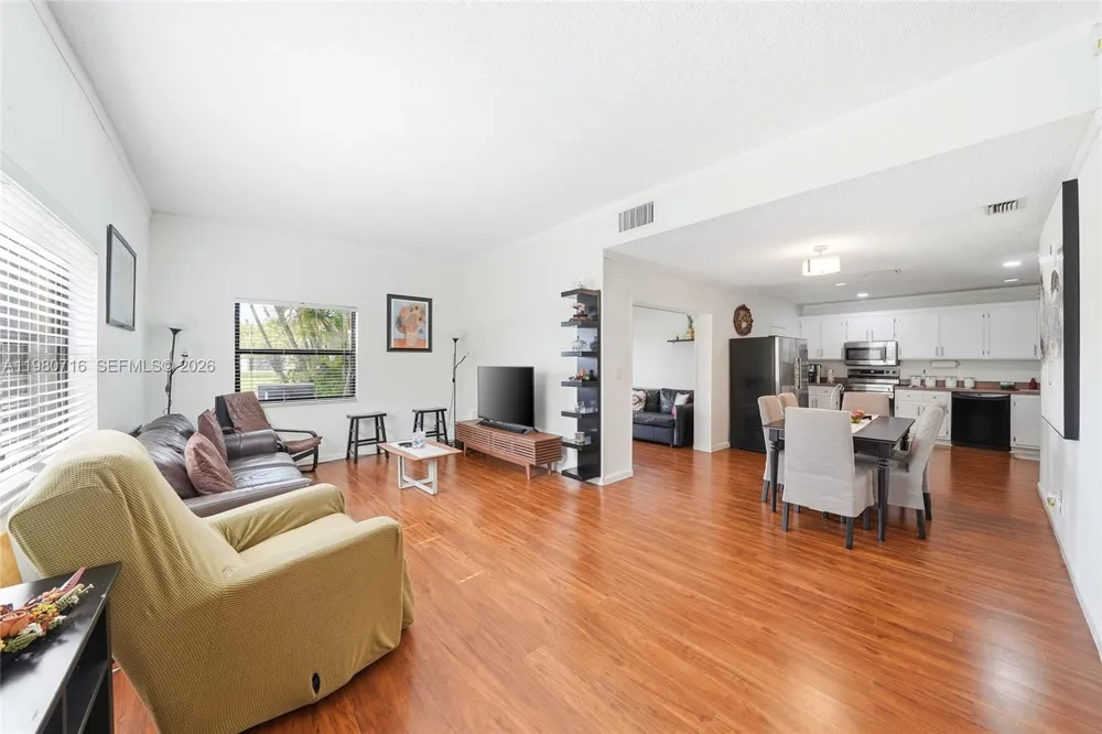 567 Racquet Club Rd #18 Weston, FL 33326