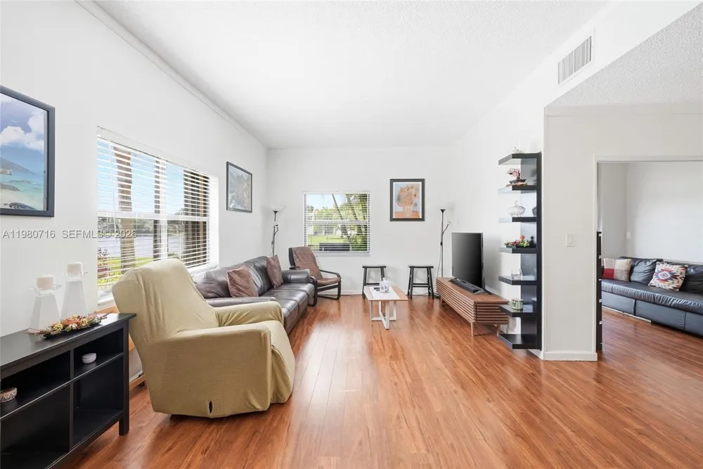 567 Racquet Club Rd #18 Weston, FL 33326