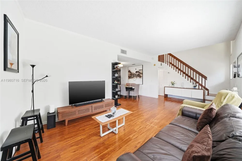 567 Racquet Club Rd #18 Weston, FL 33326