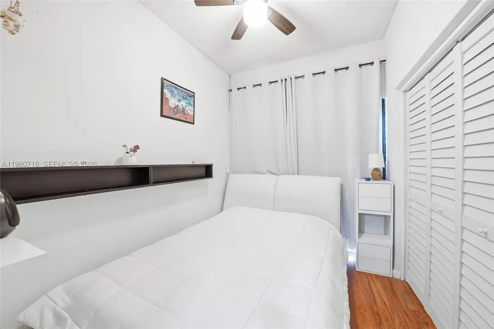 567 Racquet Club Rd #18 Weston, FL 33326