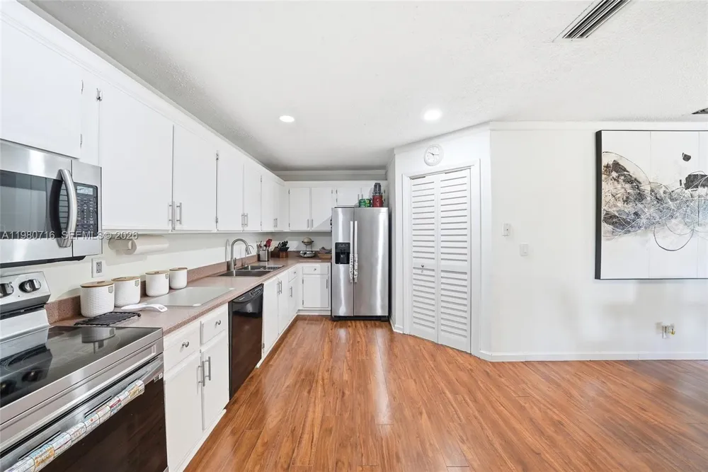 567 Racquet Club Rd #18 Weston, FL 33326