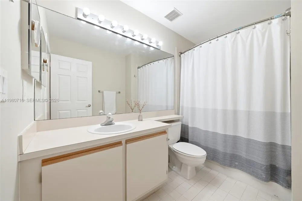567 Racquet Club Rd #18 Weston, FL 33326