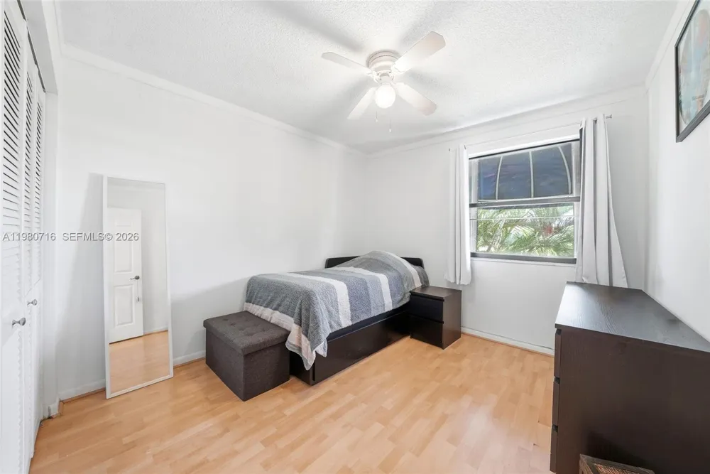 567 Racquet Club Rd #18 Weston, FL 33326