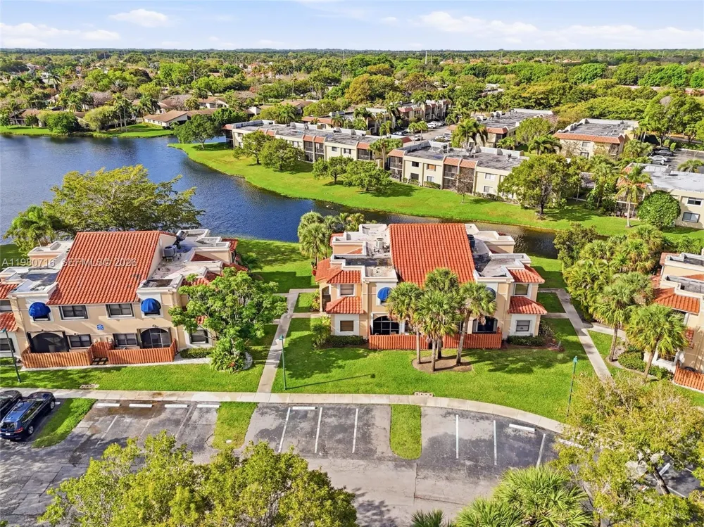 567 Racquet Club Rd #18 Weston, FL 33326